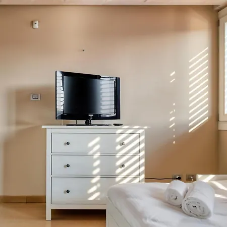 Joivy Elegant With Parking And Balcony Milan
