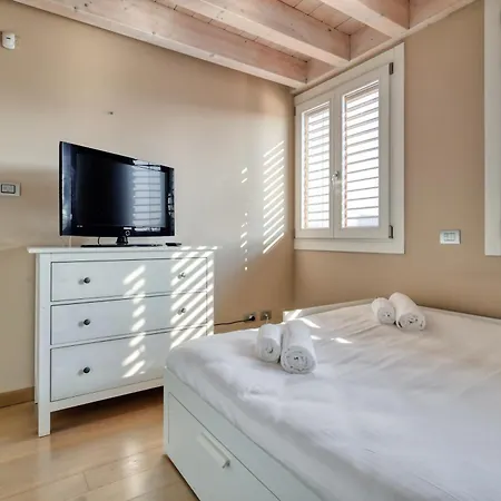 Apartment Joivy Elegant With Parking And Balcony Milan