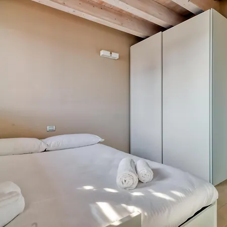Joivy Elegant With Parking And Balcony Apartment *