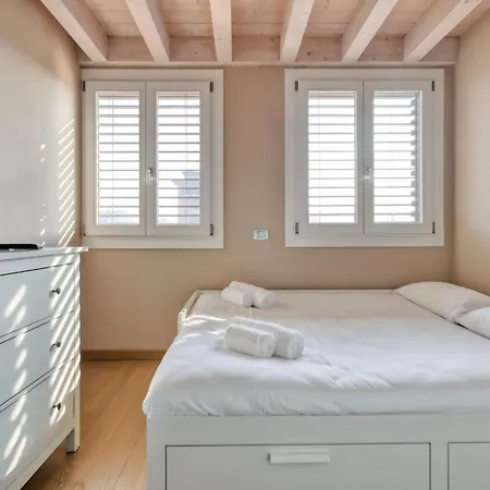 Appartamento Joivy Elegant With Parking And Balcony Milano
